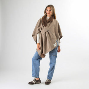 Poncho Pia Brown Humana