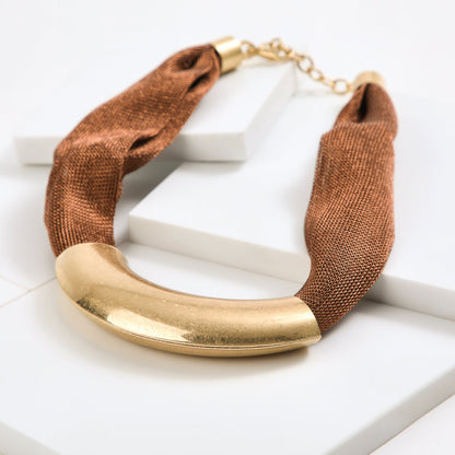 Collar Corto Sade Dorado Humana