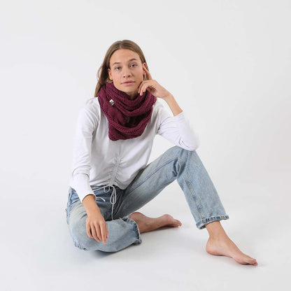 Cuello Tejido Entrelazados Rojo Humana
