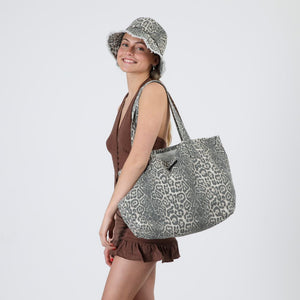 Set de Playa Cartera y Gorro Cayo Animal Print Gris Humana