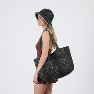 Set de Playa Cartera y Gorro Cayo Animal Print Negro Humana