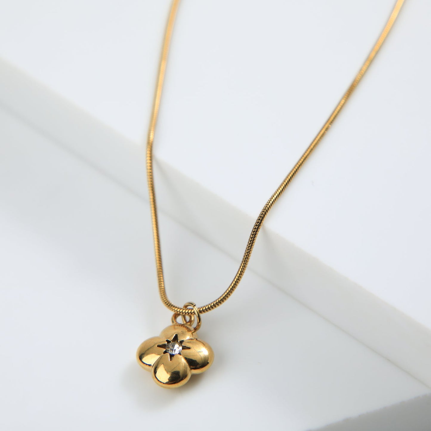 Collar Corto Hathor Dorado Humana