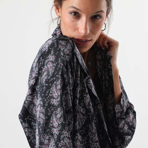 Kimono Negro Paisley Humana