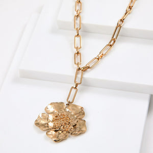 Collar Corto Zef Dorado Humana