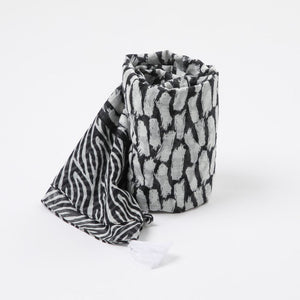 Pañuelo Estampado Cedro Negro Humana