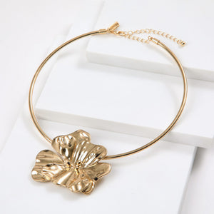 Collar Corto Dan Dorado Humana