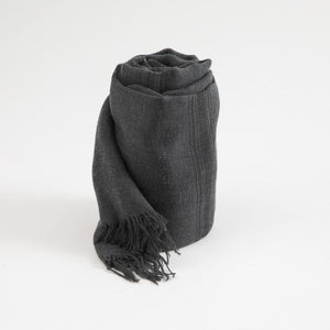 Pañuelo Liso Ada Fleco Negro Tatienne