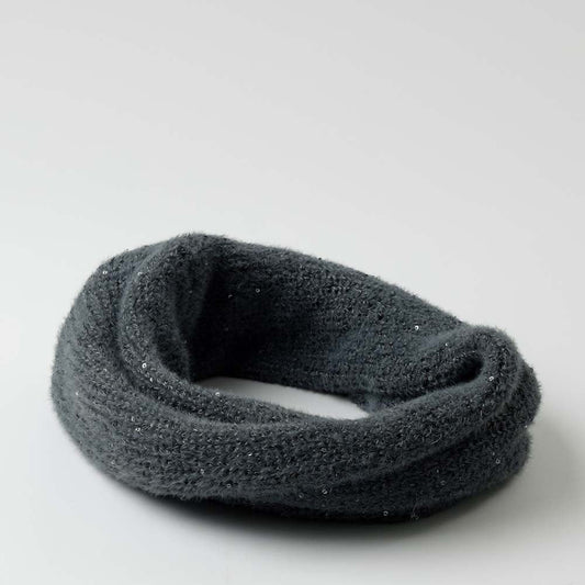 Cuello Gris Azúfre Humana