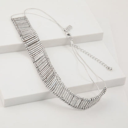 Collar Corto Plateado Rock In Humana