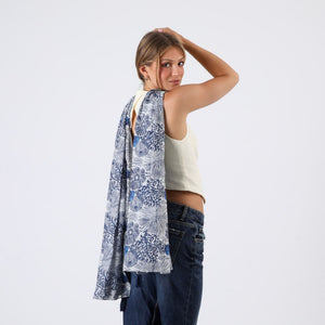 Pañuelo Estampado Raya Azul Borlas Humana