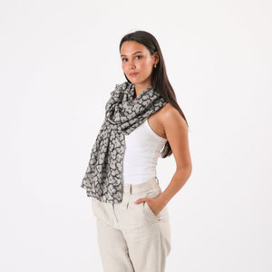 Pañuelo Estampado Eloise Floral Negro Tatienne