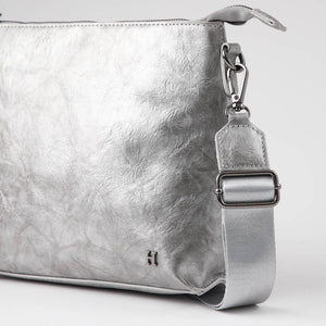 Cartera Bandolera Berta Ecocuero Plateado Humana