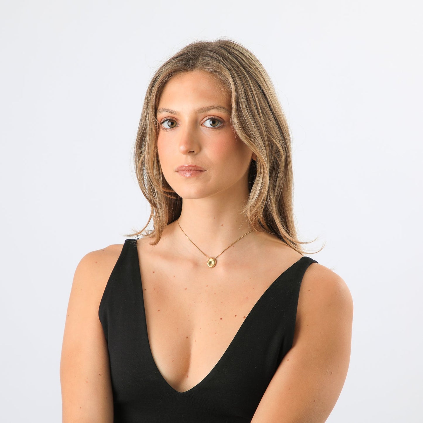 Collar Corto Anuket Dorado Humana