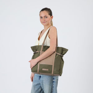 Cartera Tote Cora Nylon Verde Humana