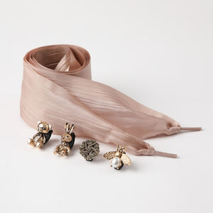 Cordones Con Charms Beige Humana