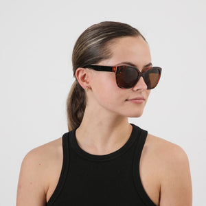 Anteojos de sol Consuelo Turtle Mariposa ID