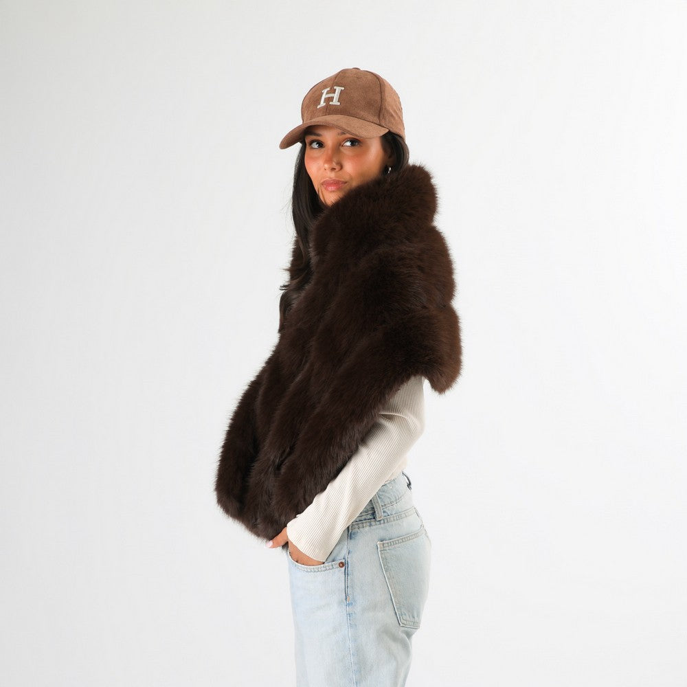 Estola Juli Brown Humana