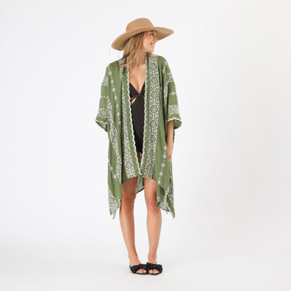 Kimono Capri Verde bordado floral Tatienne