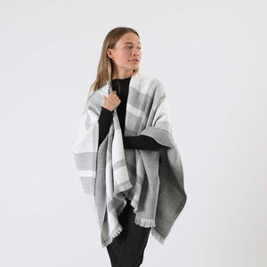 Poncho Tejido Zigzag Negro Humana