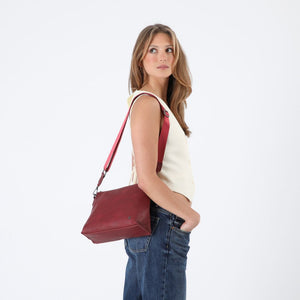 Cartera Bandolera Berta Ecocuero Burdeo Humana