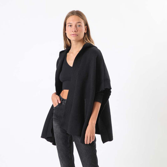 Poncho Abierto Negro Humana