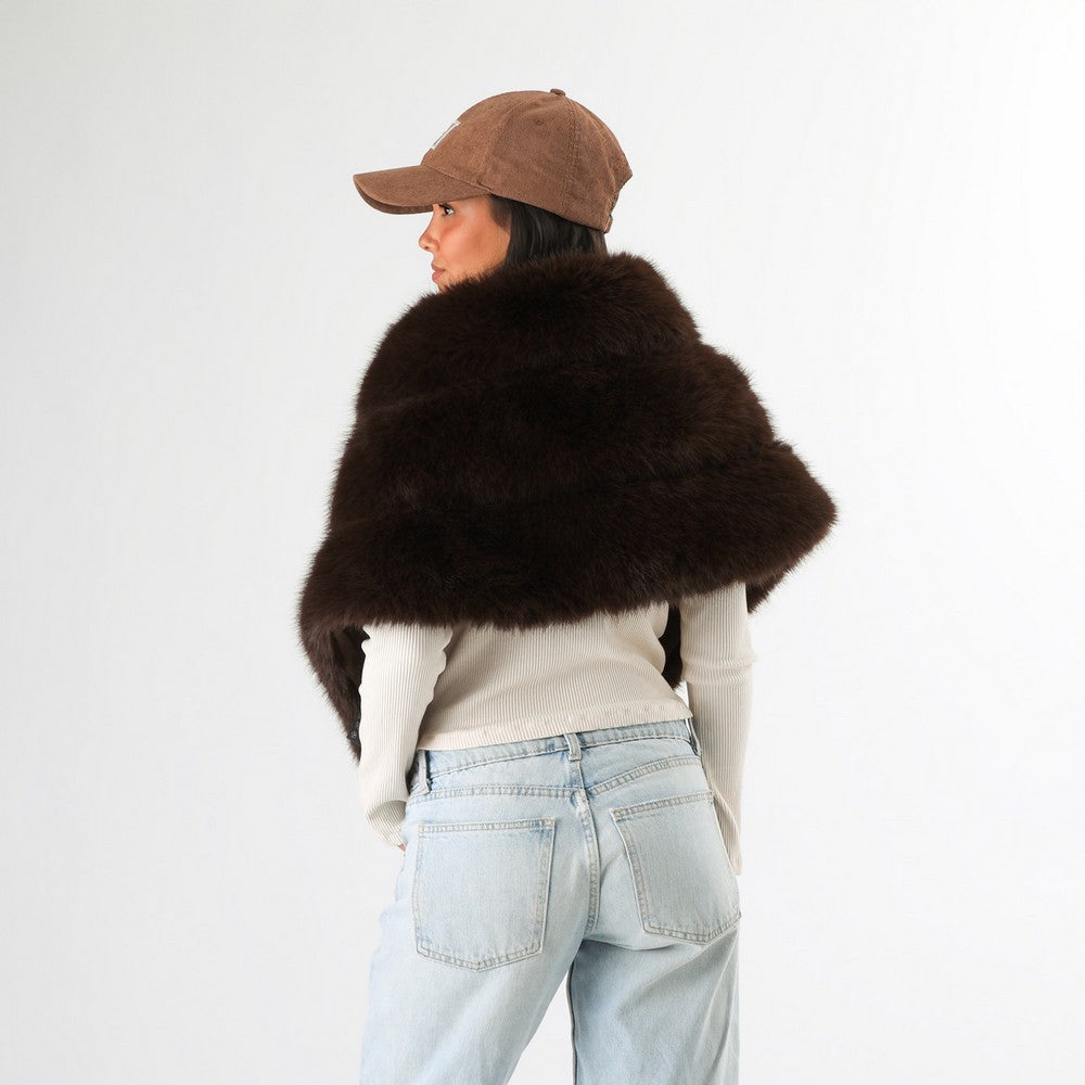 Estola Juli Brown Humana