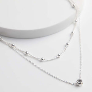 Collar Corto Plateado Essential Luz Humana